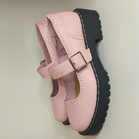 Torrid Women's Size 6.5WW Pink PU Lug Sole Mary Jane Flats Extra Wide - Picture 3 of 9